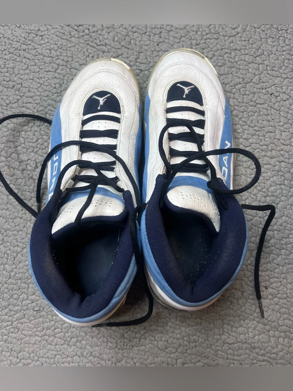 Vintage Jordan Team Showcase UNC Athletic Shoes Men’s Size 10.5 White & Blue